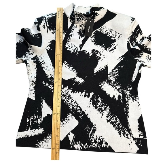 New EXPRESS Printed Mock Neck Padded Shoulder Sweater medium - Picture 11 of 12